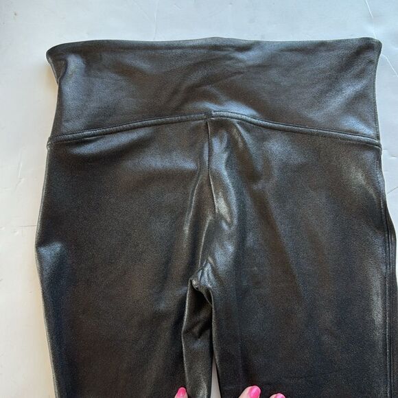 SPANX Women’s Sz Medium Petite Faux Leather High Rise Leggings Black Compression - Picture 6 of 14